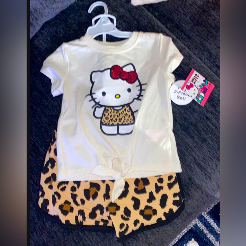 Hello kitty short outfit